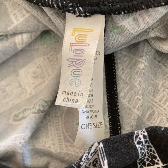 LuLaRoe Leggings - OS - world landmarks print - Picture 3 of 7